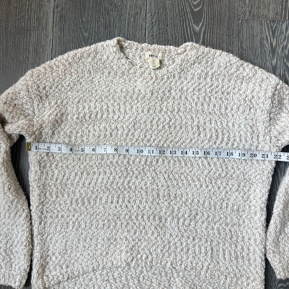 Yes Lola cream and tan crewneck sweater. Women’s size large - Picture 6 of 8